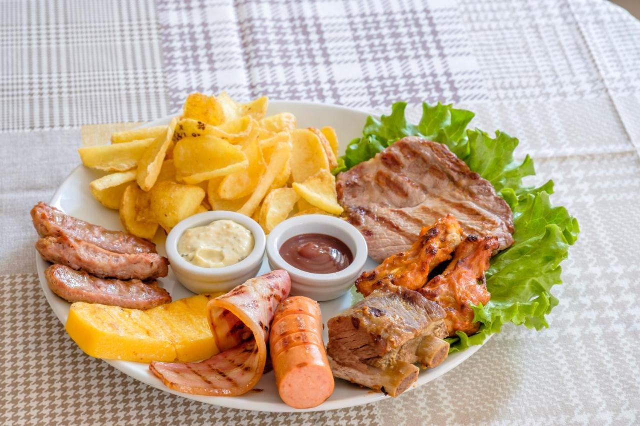 Albergo Trattoria Italia เดเซนซาโนเดลการ์ดา ภายนอก รูปภาพ