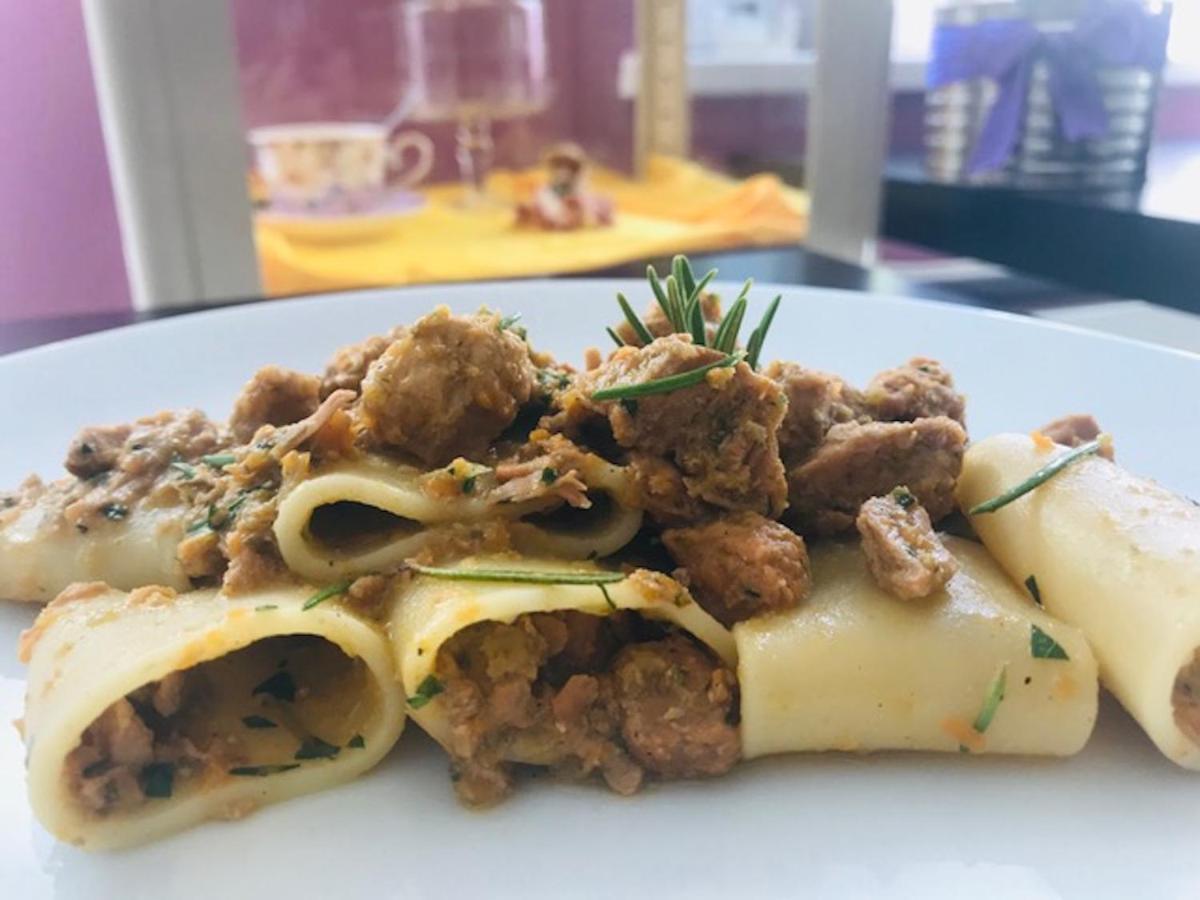 Albergo Trattoria Italia เดเซนซาโนเดลการ์ดา ภายนอก รูปภาพ
